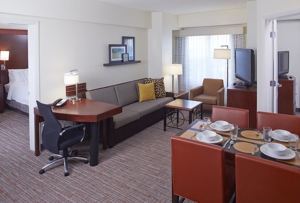 Suite, 2 Bedrooms (Mobility/Hearing Accessible, Tub) photo 1