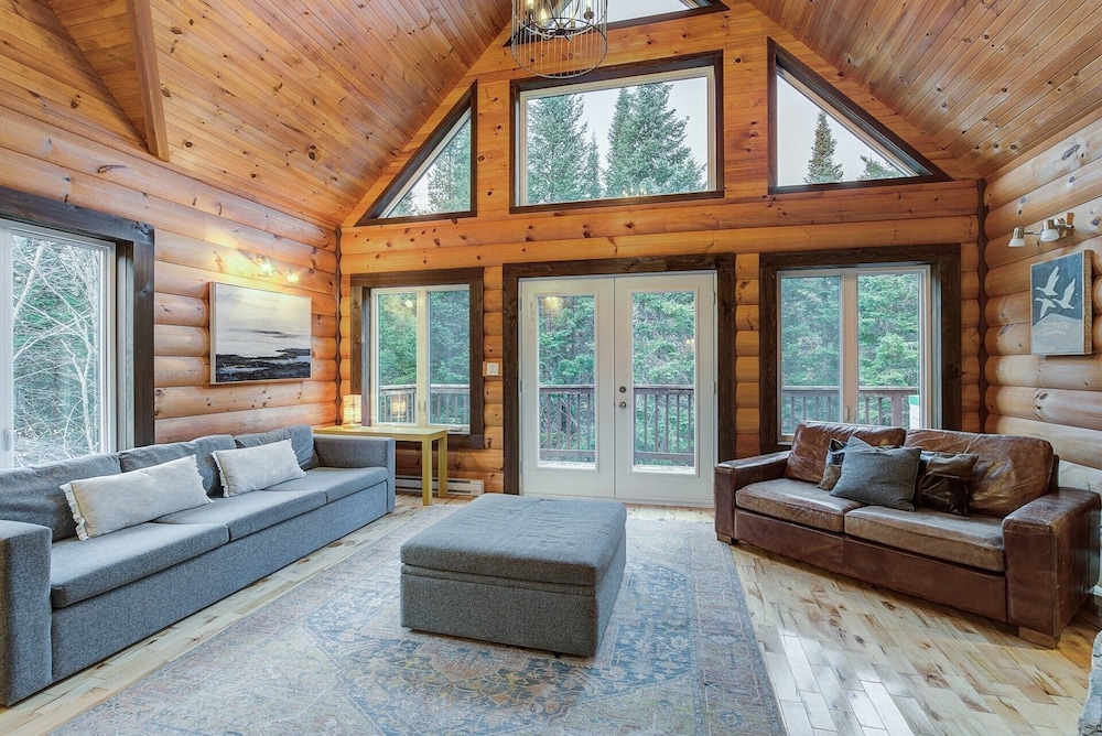 Chalet, 6 Bedrooms, Hot Tub, Lakeside photo 2