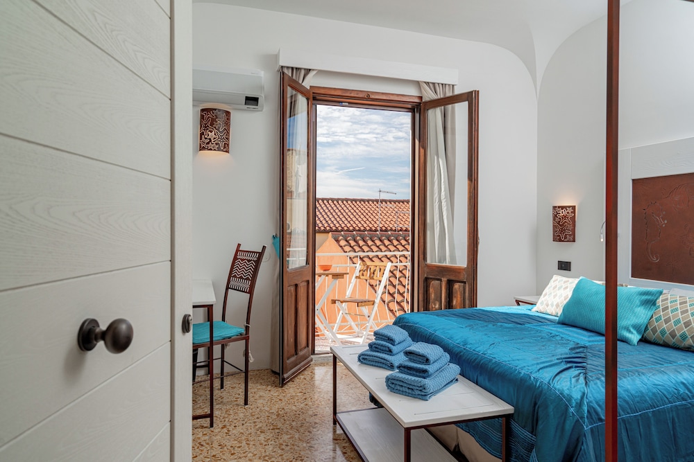 Comfort Room, Multiple Beds, Balcony