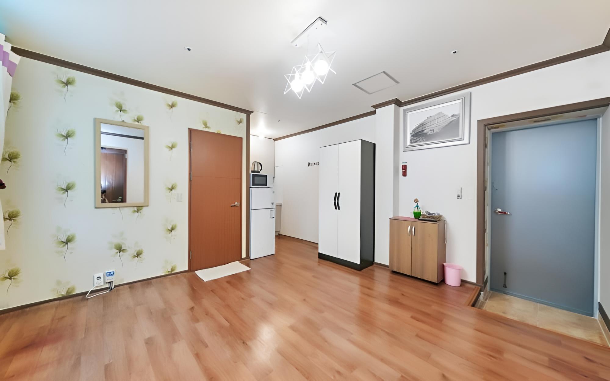 Room (210#)