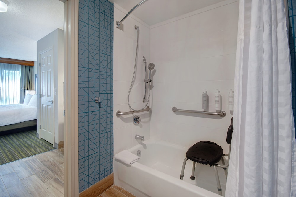 Suite, 1 King Bed, Accessible (Hearing) - Photo 3