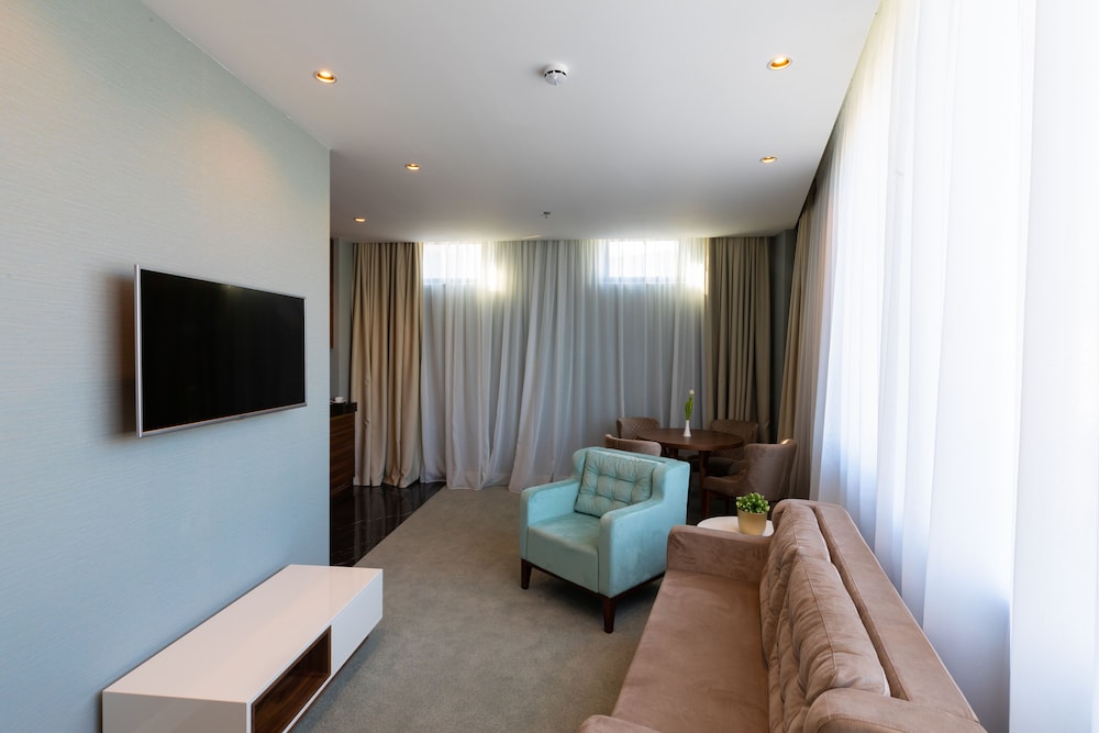 Suite - Photo 3