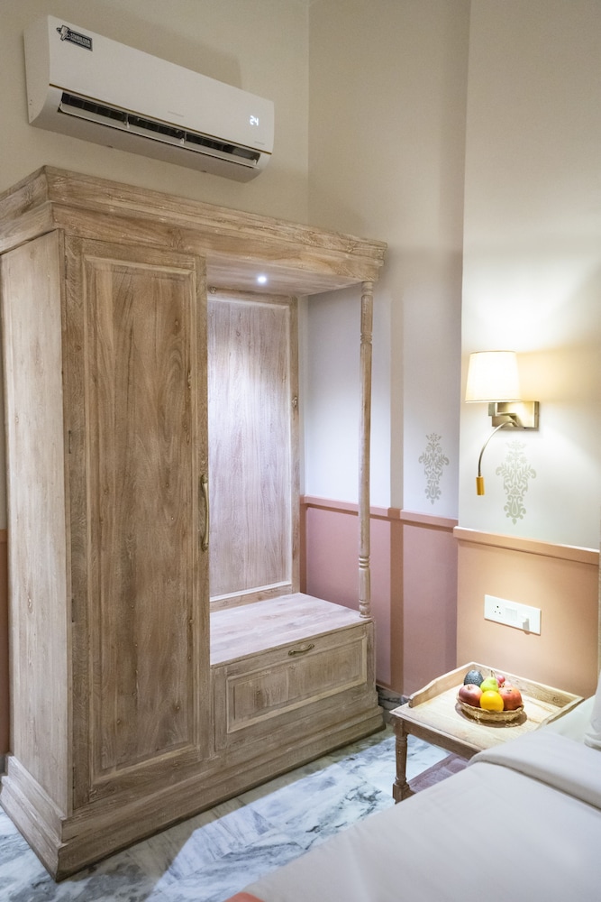 Upper Luxury - Photo 28