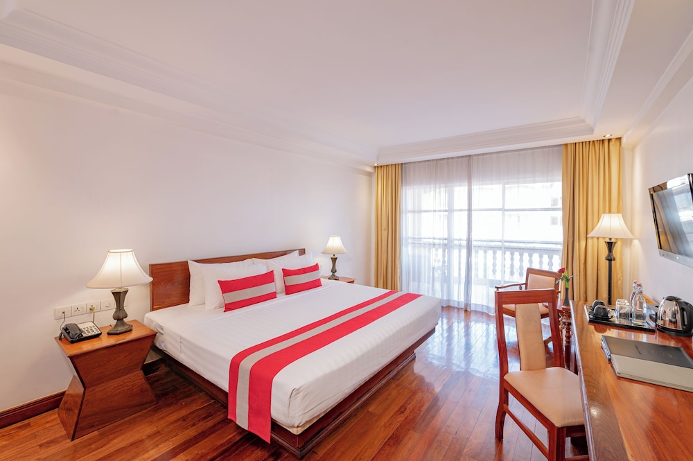 Deluxe King Room with Balcony - No Breakfast