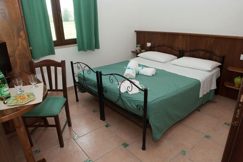 Double or Twin Room photo 3