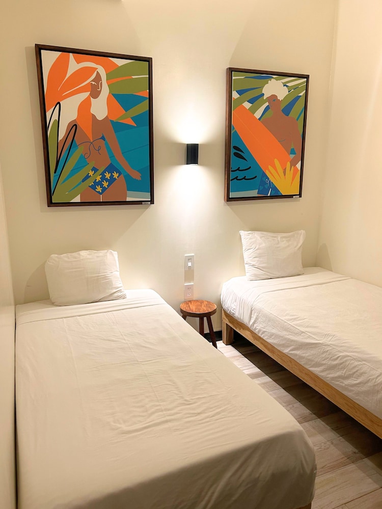 Economy Interior Two Single Beds - Photo 1