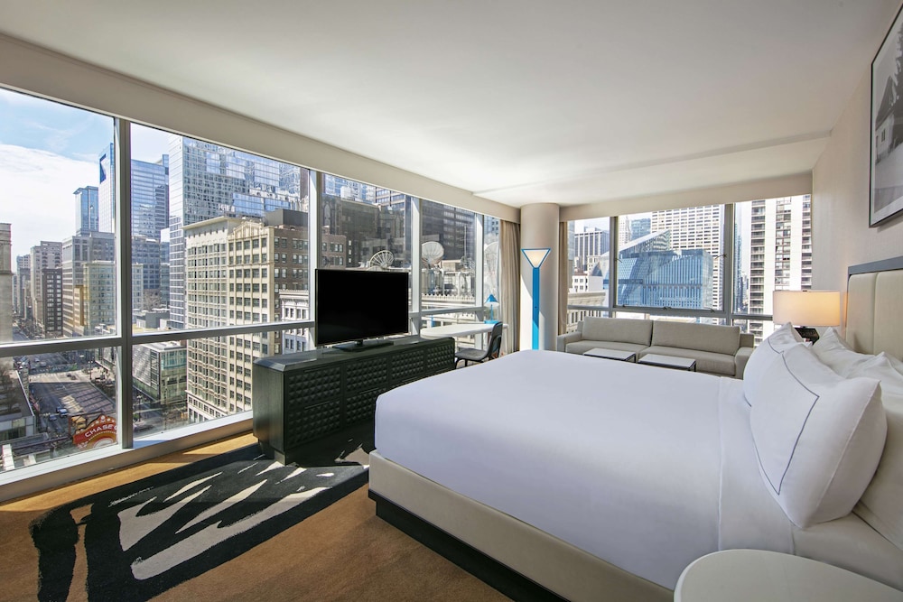 Deluxe Room, 1 King Bed, Accessible, Bathtub (Mobility, Nonsmoking) - Photo 1