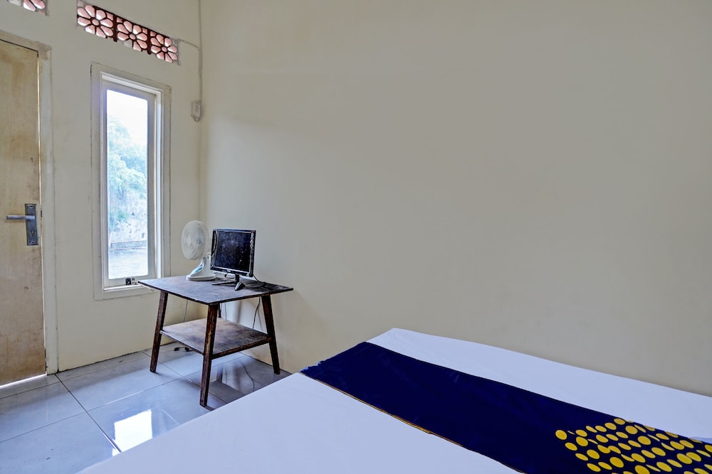 Basic Double Room photo 2
