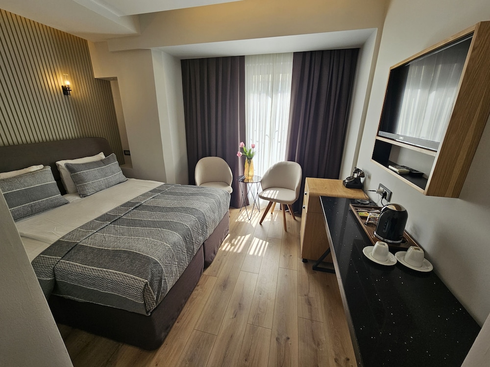 Standard Double or Twin Room photo 3