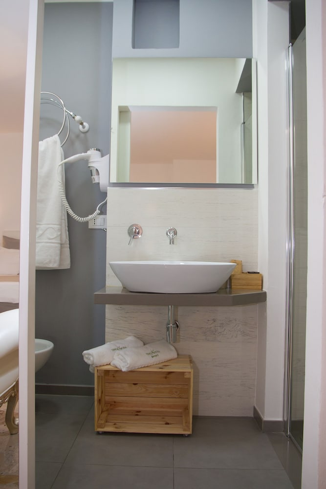 Superior Quadruple Room photo 3