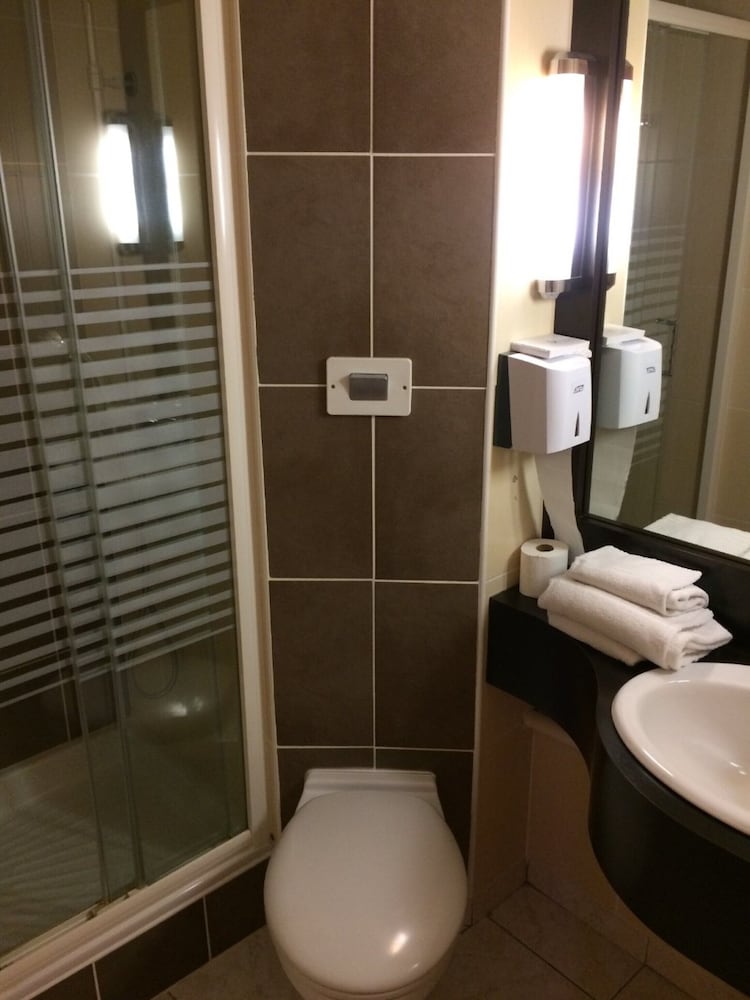 Standard Room, 2 Twin Beds - Photo 2