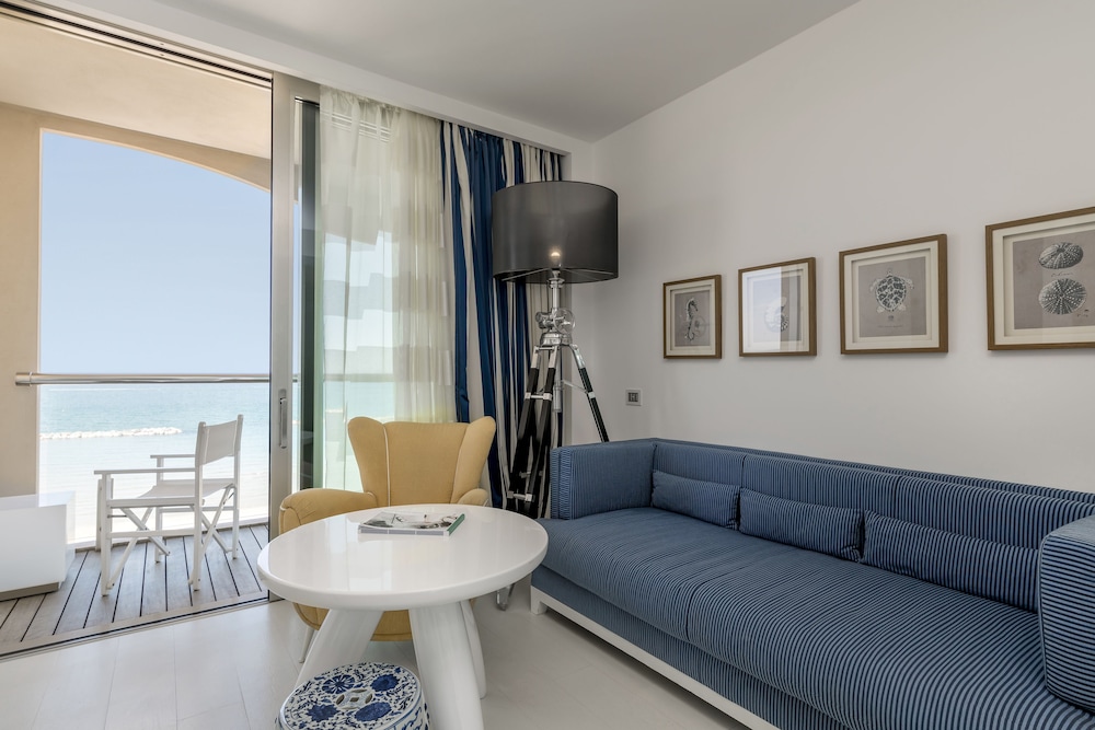 Junior Suite, 1 Queen Bed with Sofa bed, Non Smoking, Sea View (beach facilities included)