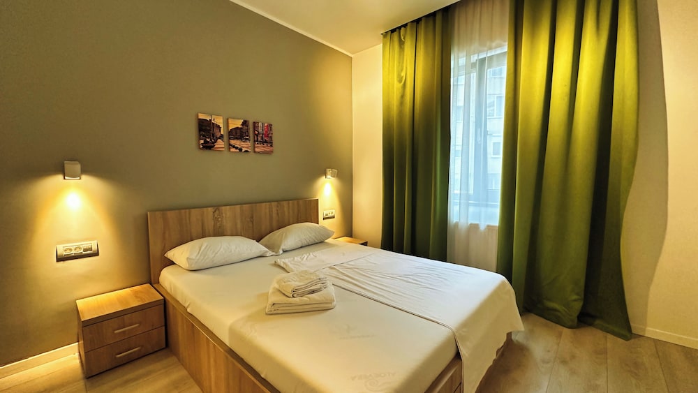 City Apartment, 1 King Bed with Sofa bed photo 2