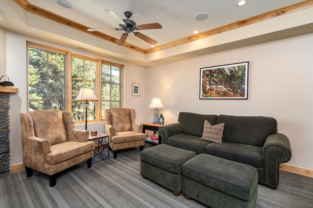 Condo, 2 Bedrooms