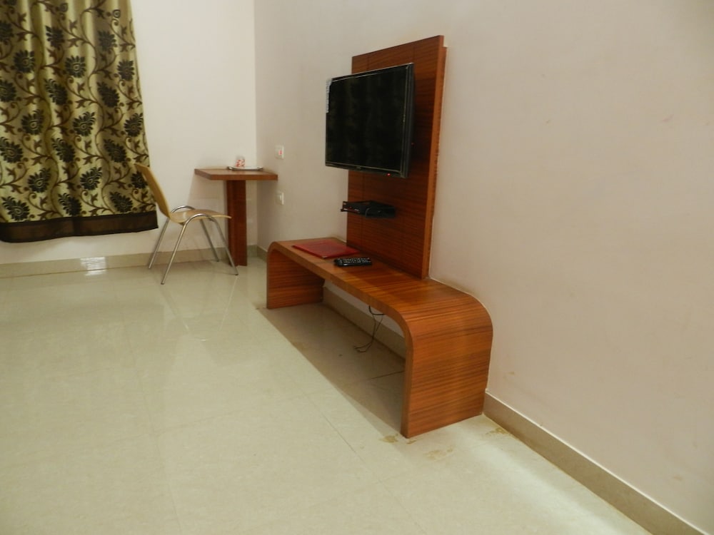 Standard Room, 1 Bedroom, Smoking, Courtyard View photo 1