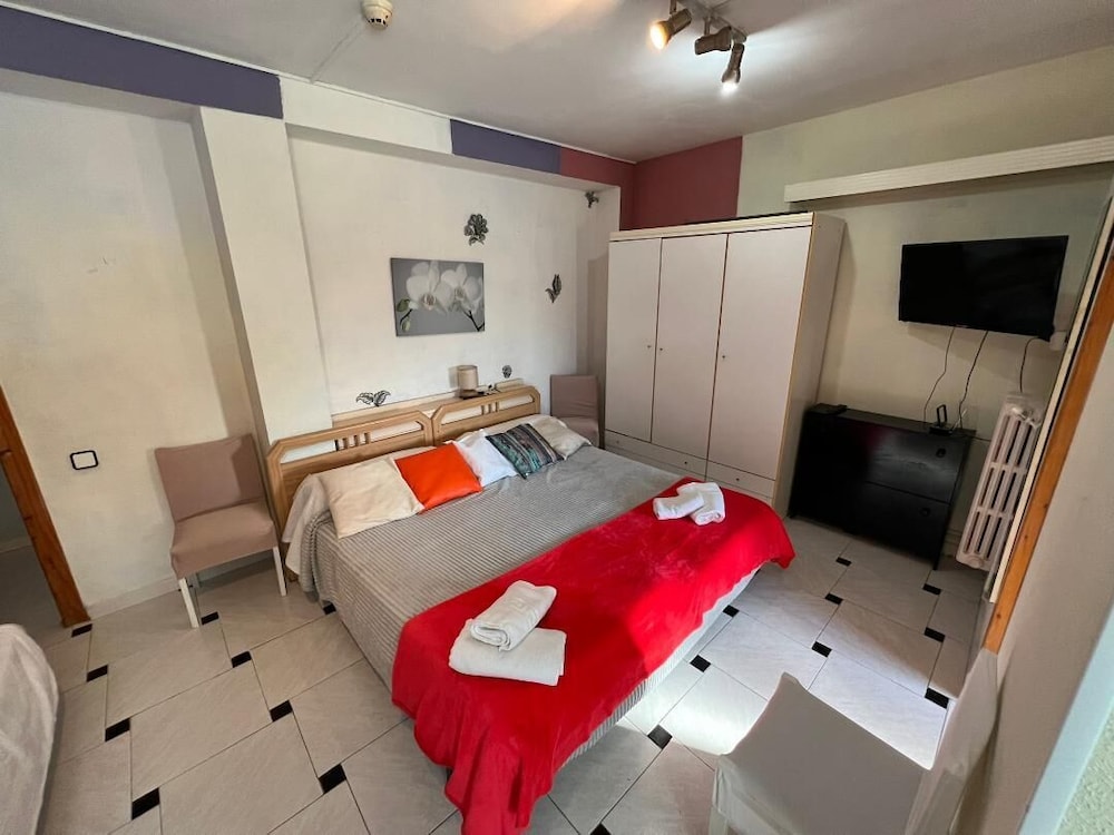 Room (5 pax) photo 2