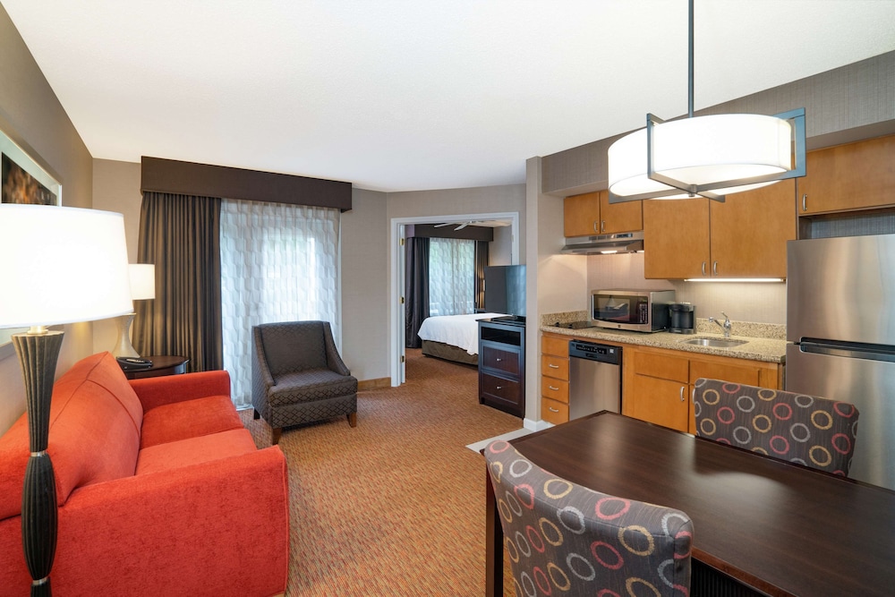 Suite, 1 Queen Bed, Non Smoking - Photo 2