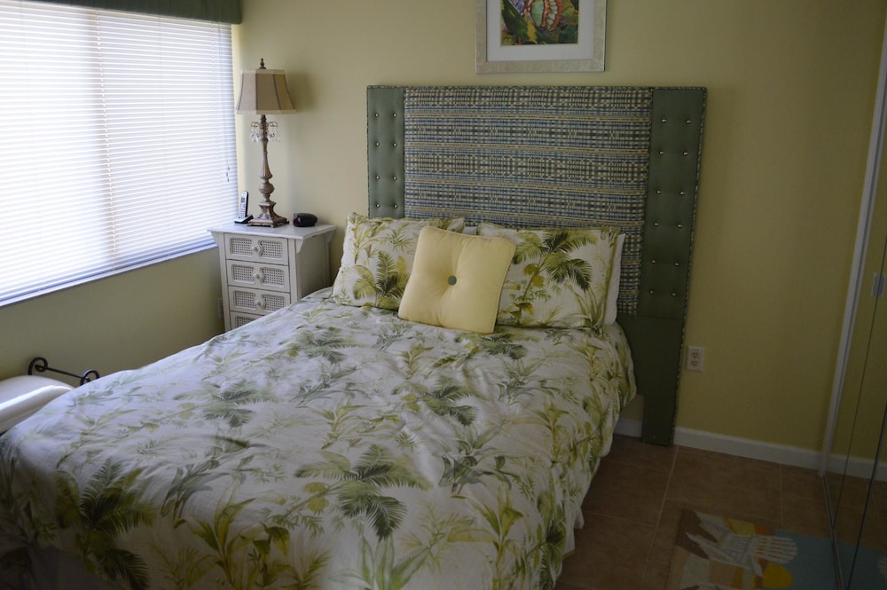 Comfort House, 2 Bedrooms, Canal View