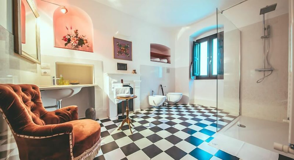 Basic Double or Twin Room, Private Bathroom, Ground Floor photo 2