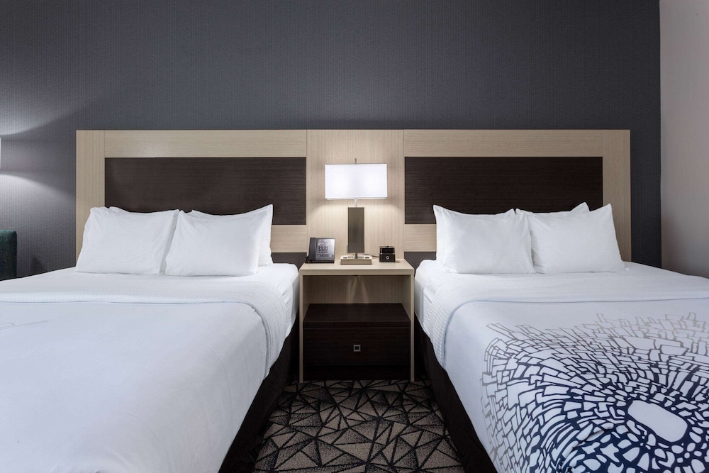 Room, 2 Queen Beds, Non Smoking - Photo 1