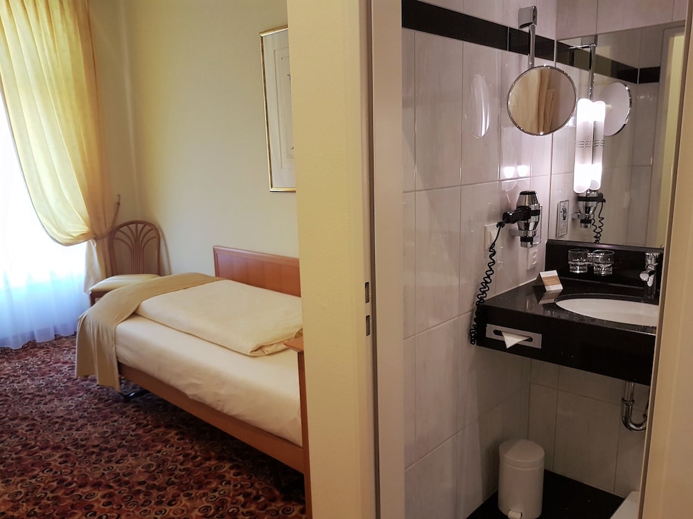 Economy Single Room, 1 Twin Bed photo 3