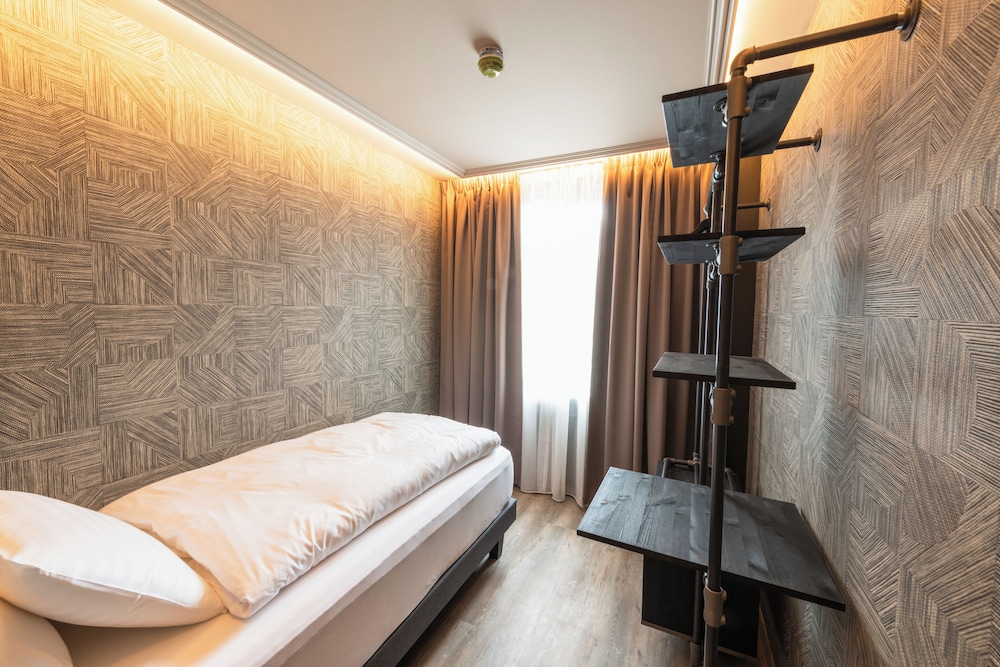 Clll - Single Room, Private Bathroom
