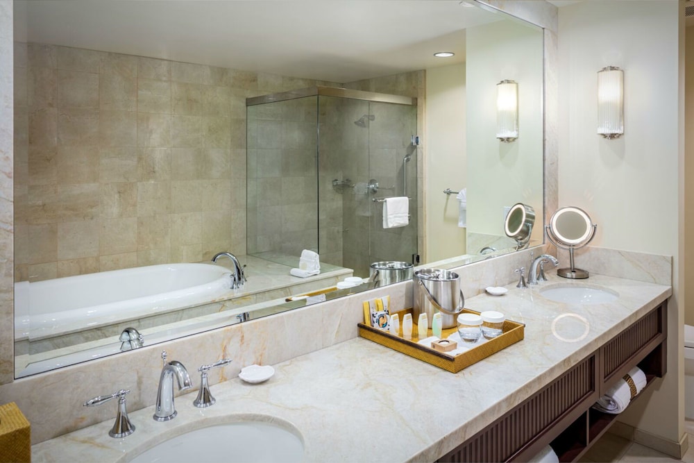 Premium Suite, 1 Bedroom, Balcony, Partial Ocean View - Photo 6