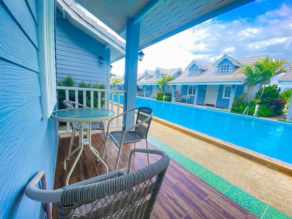 Family Villa, Pool Access - Photo 7