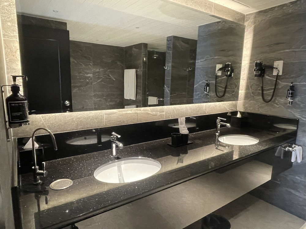 Khazanah Suite - Photo 6