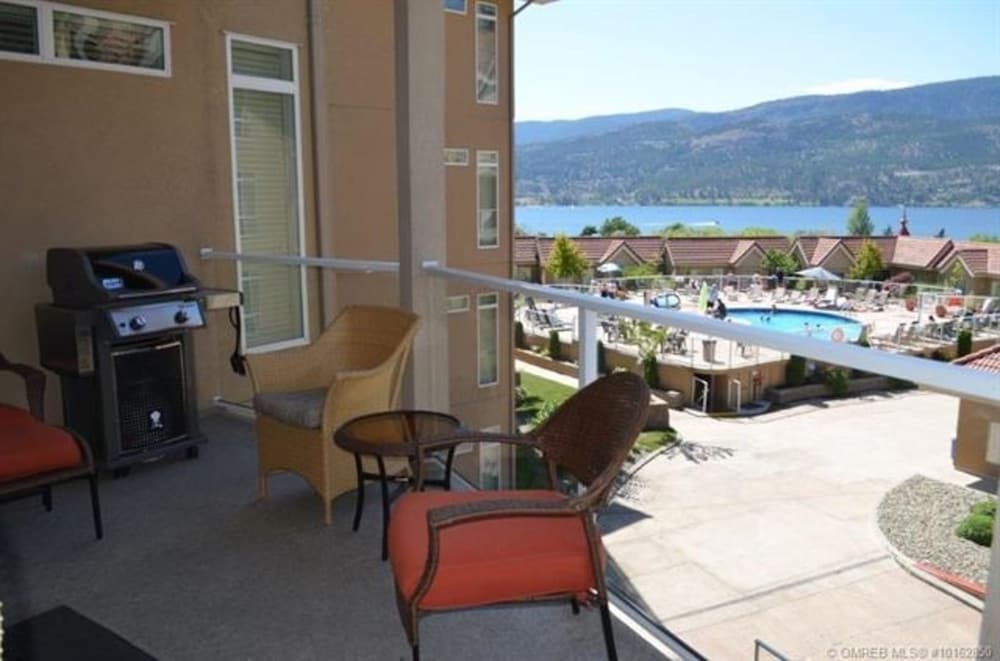 Comfort Condo, 2 Bedrooms, Lake View photo 3