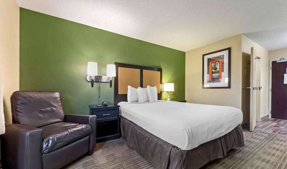 Suite, 1 Queen Bed, Non Smoking (Efficiency) - Photo 10