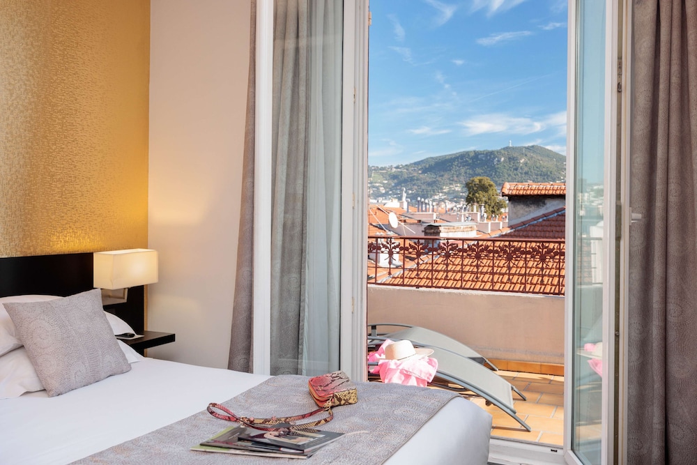 Deluxe Room, 1 King Bed, Non Smoking, Terrace - Photo 8