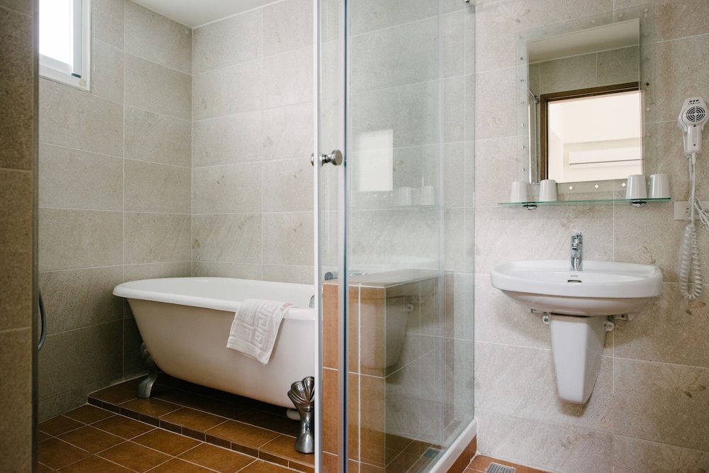 Superior Quadruple Room - Photo 4