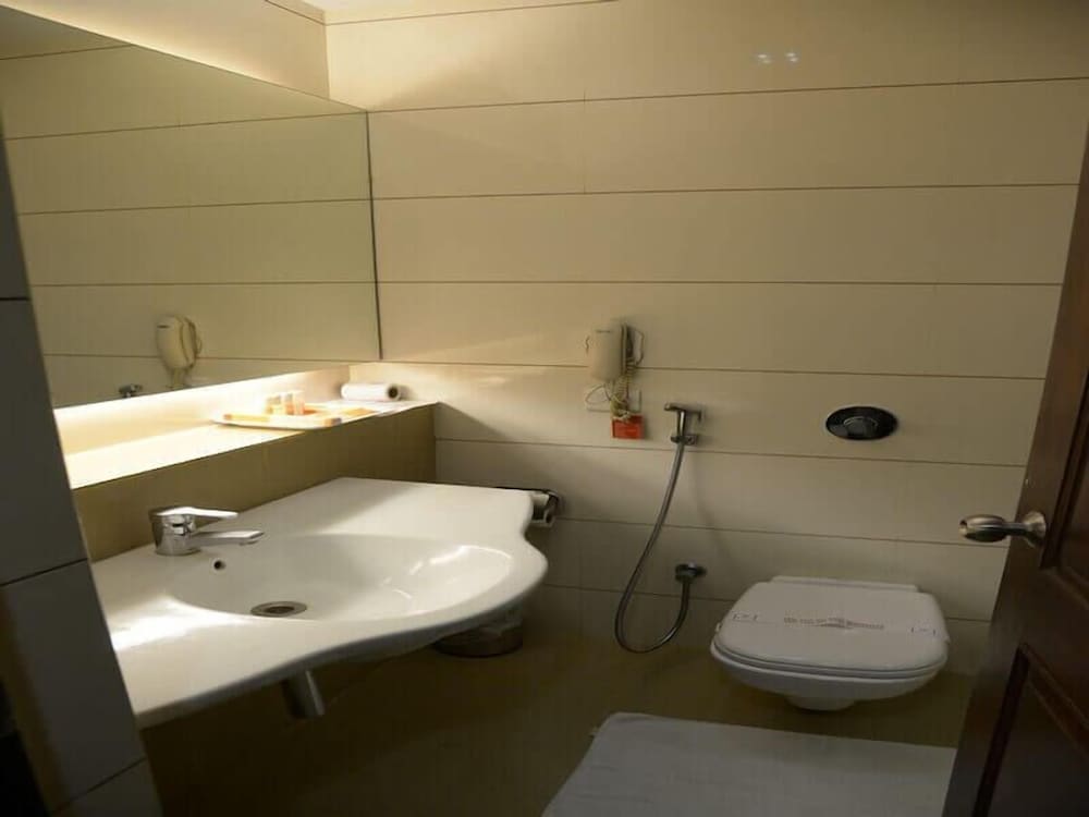 Standard Twin Room, 2 Twin Beds, City View photo 2
