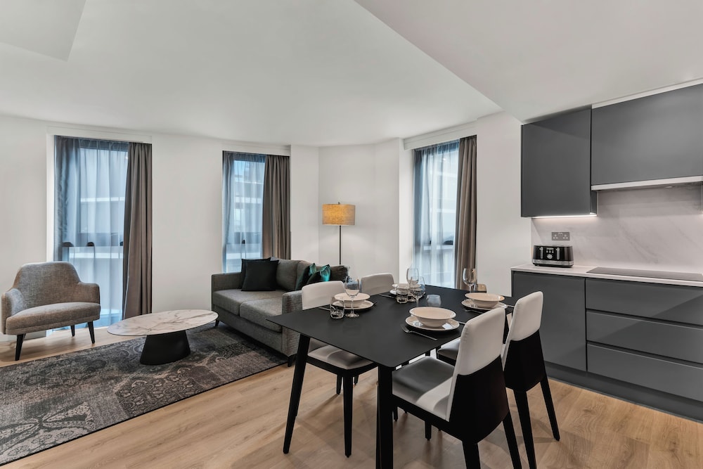 Two Bedroom City Apartment - Photo 1