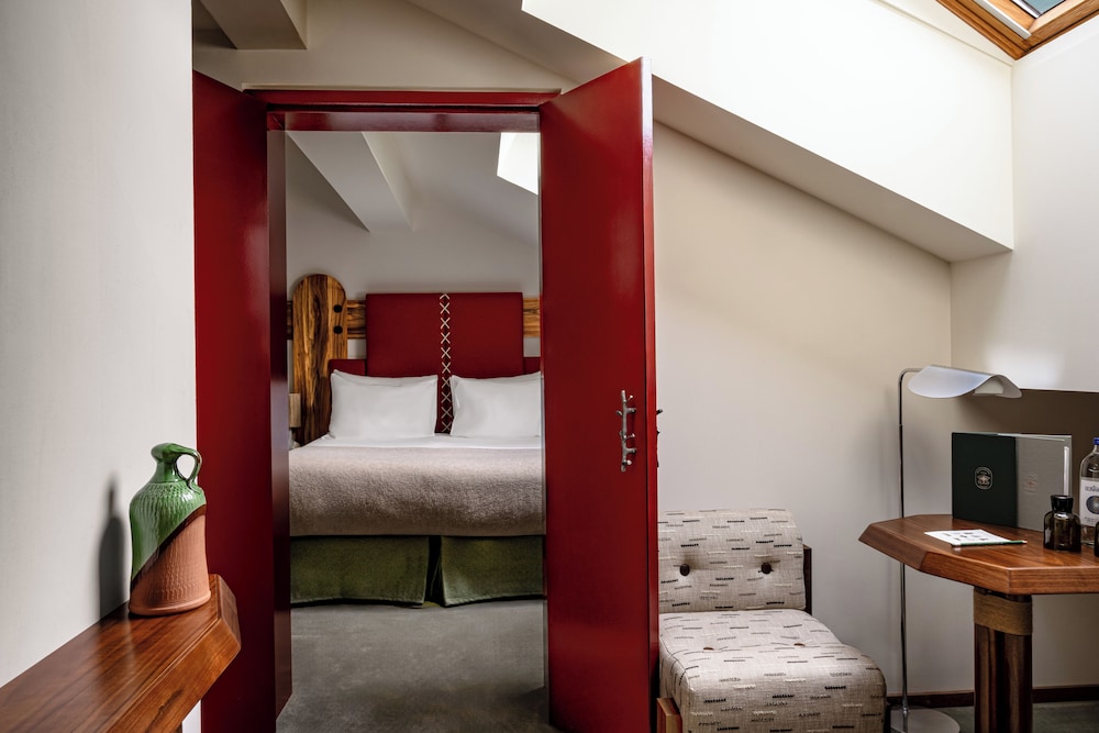 Room (Val d'Isère Under the eaves)