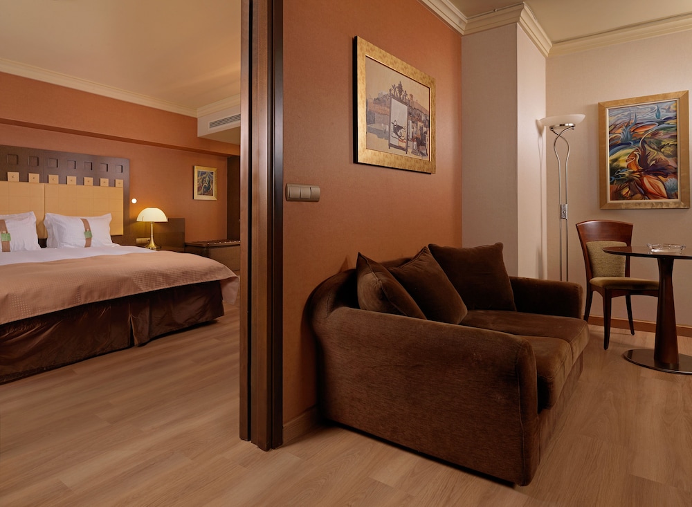 Suite, 1 King Bed (Living Area)