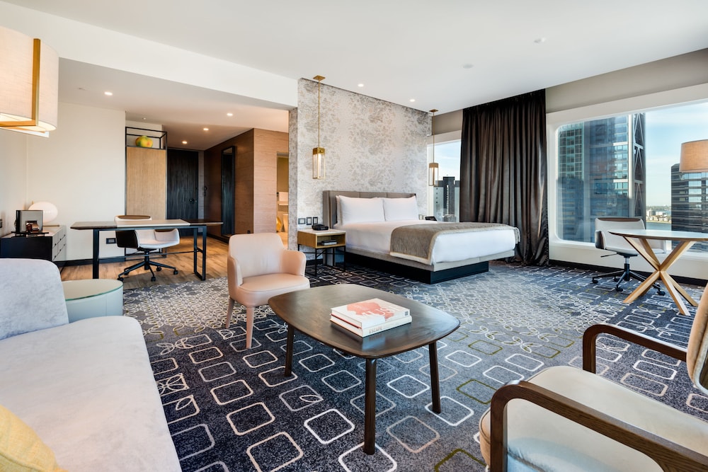 Junior Suite, 1 King Bed, Club Lounge Access, City View (Cityscape View)