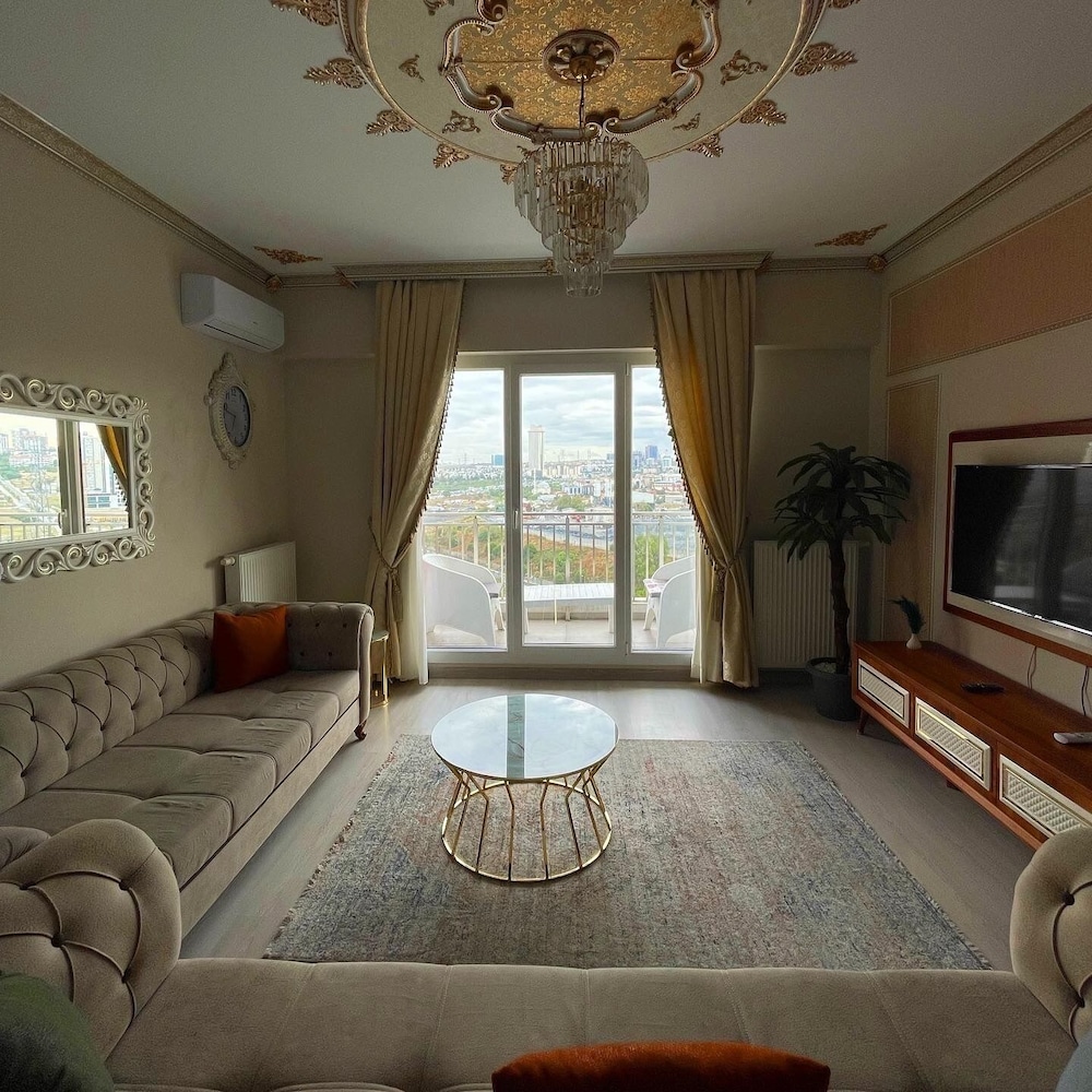 Royal Apartment, 2 Bedrooms, Non Smoking, City View photo 2