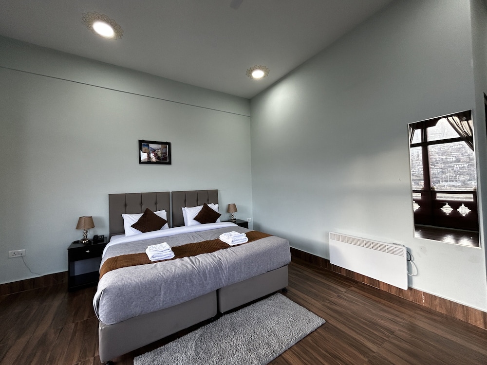 Deluxe Double or Twin Room photo 2