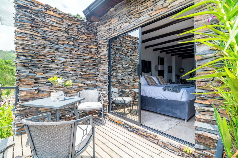 Romantic Suite, Garden View photo 3