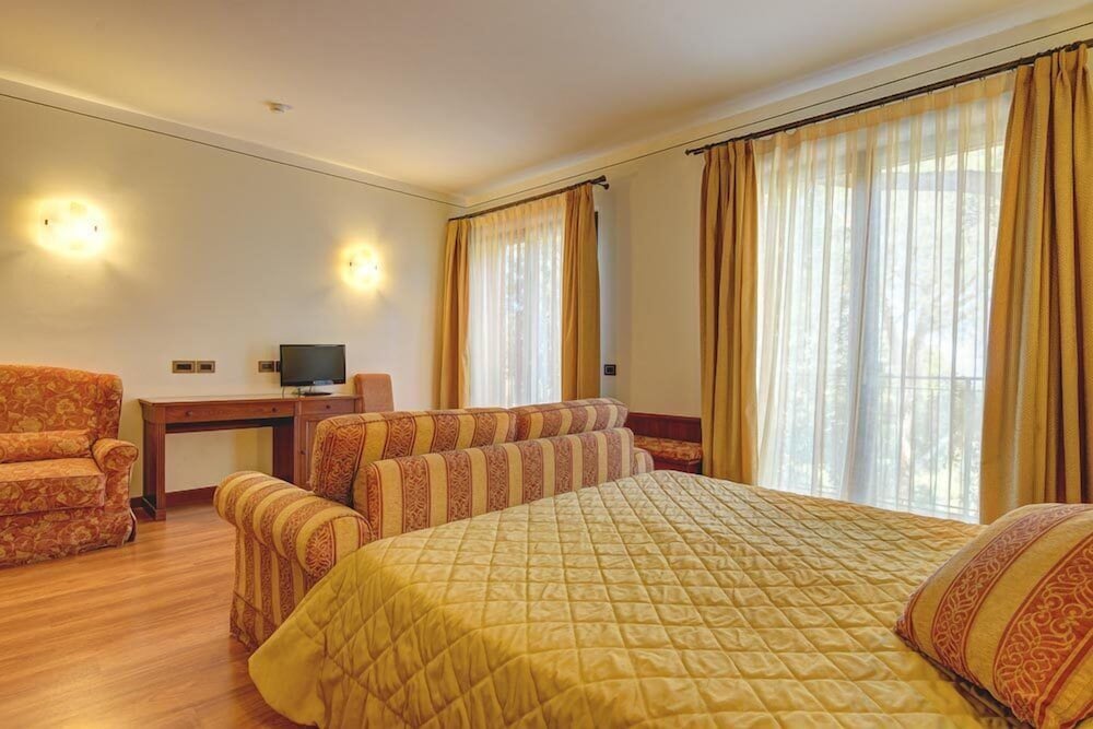 Family Room, Balcony
