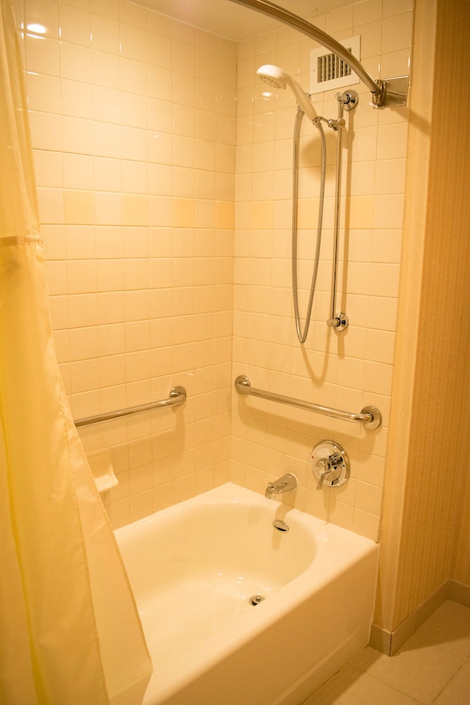 Room, 1 King Bed, Accessible - Photo 3