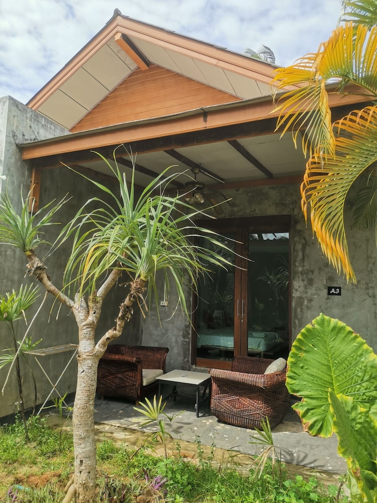 Deluxe Triple Beds Room Garden View photo 3
