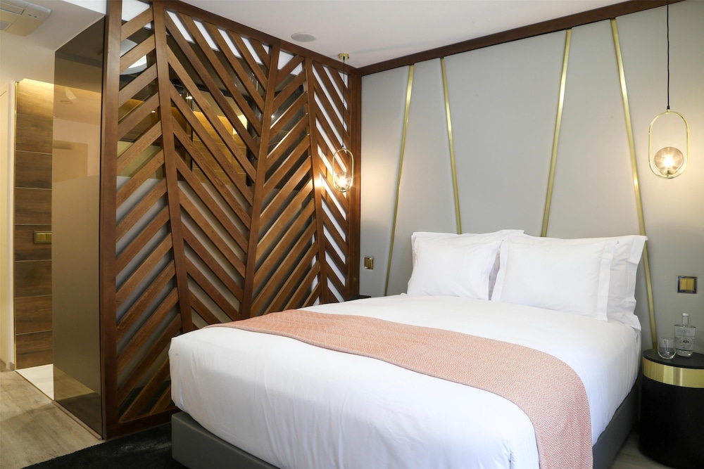 Deluxe Double Room Single Use - Photo 7