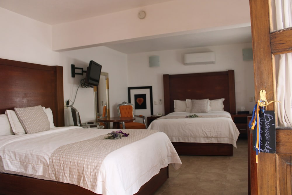 Suite - Photo 8