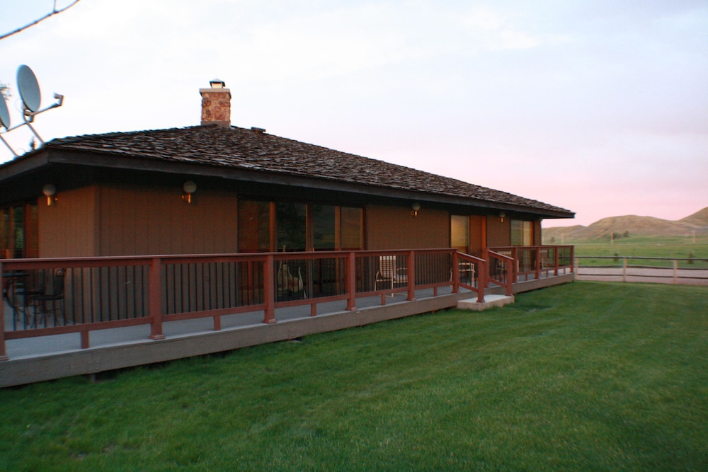 Deluxe Room, 1 Bedroom, Mountain View, Garden Area photo 2