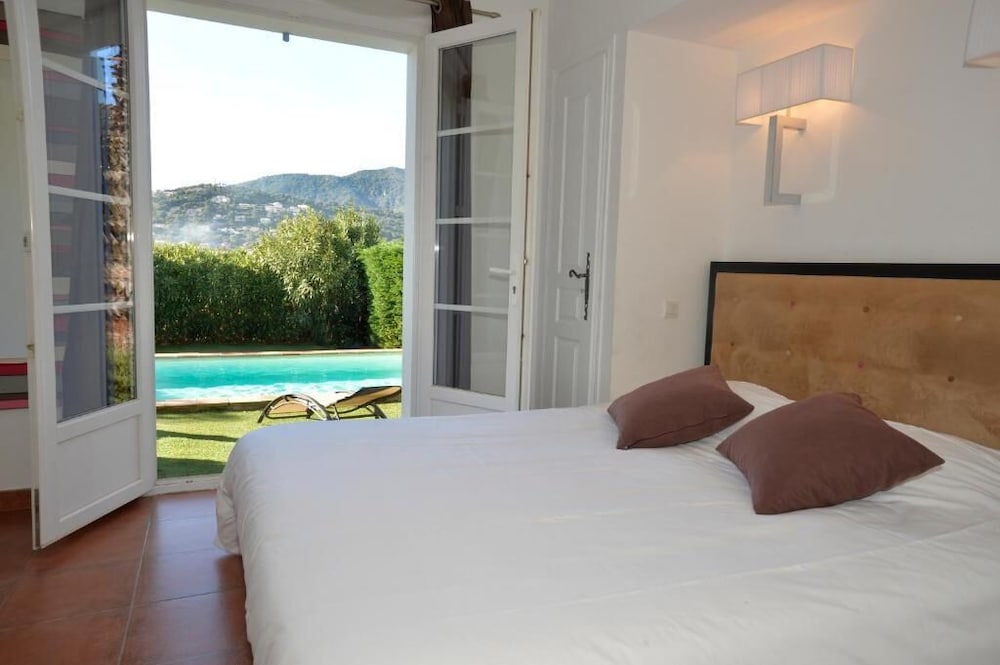 Business Villa photo 1