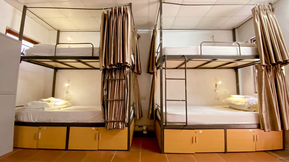 Bed in 16-Bed Mixed Dormitory photo 2