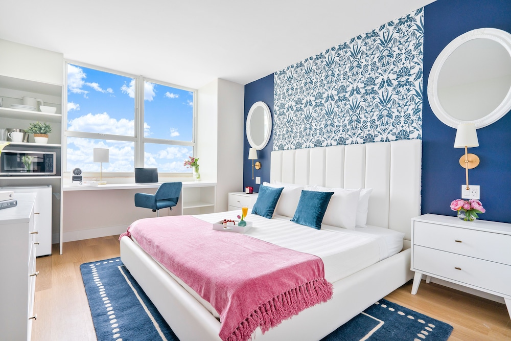 Deluxe Double Room, 1 King Bed, Ocean View1218.01